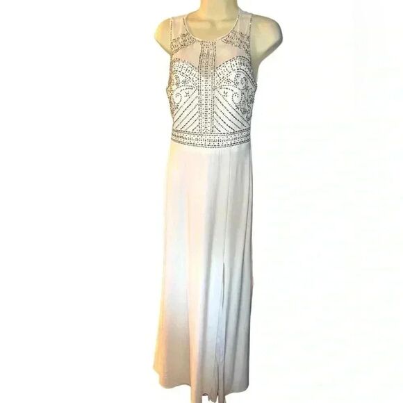 Glamorous Gown perfect for PROM - Picture 3 of 10